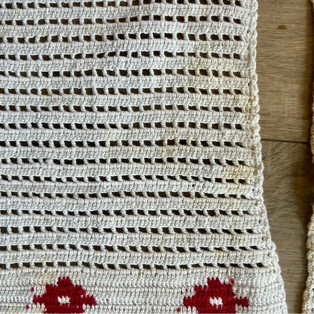 Vintage Crochet Set of 4 Placemats and Table Runner with Fringe and Flower Motif